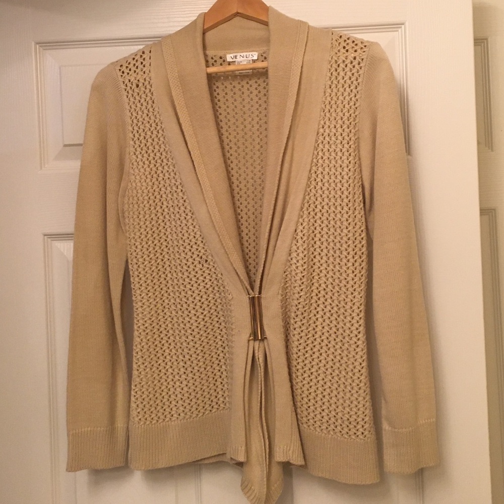 Sweater with metal buckle M